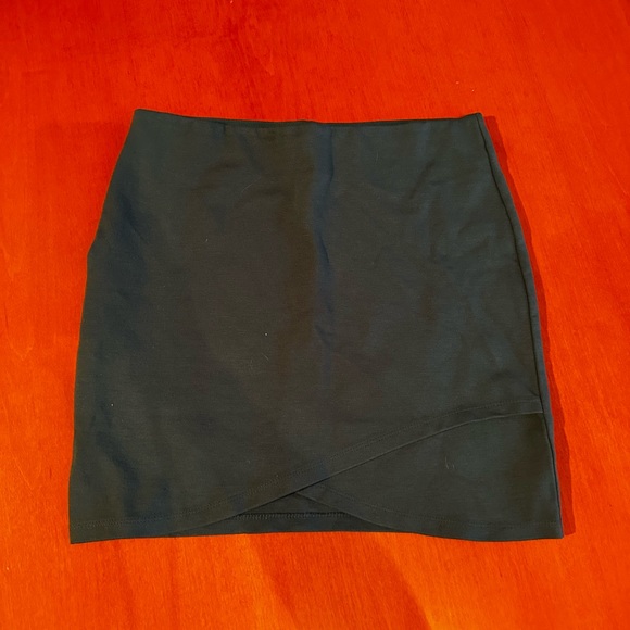 Aritzia Sunday Best medium green Tulip Mini Skirt NWOT - Picture 4 of 6